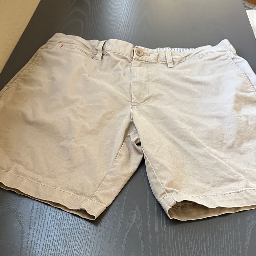 UNTUCKit Men's Tan Flat Front Shorts